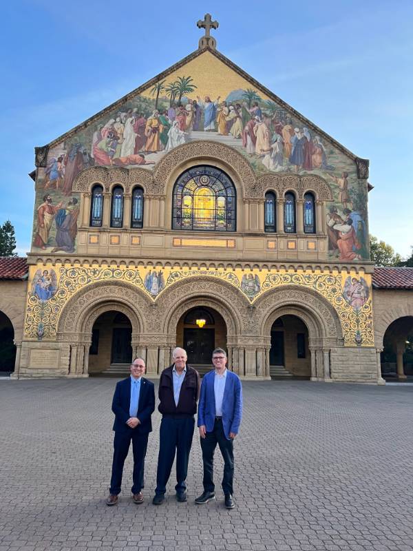 Singer-Hennessy-Bender-at-Stanford Singer-Hennessy-Bender-at-Stanford