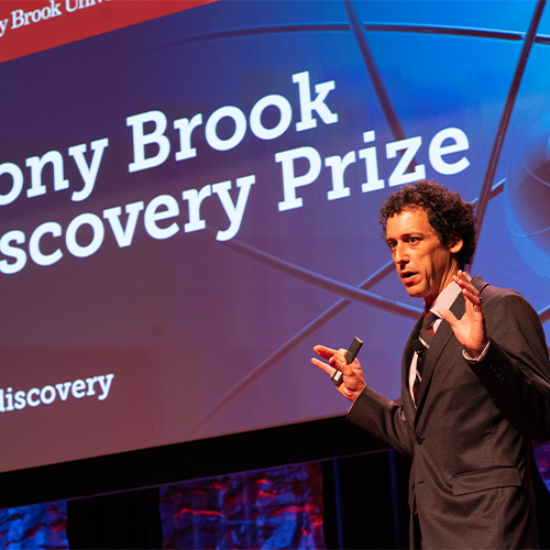 Chris Johnson Wins Stony Brook Foundation 2023 Discovery Prize